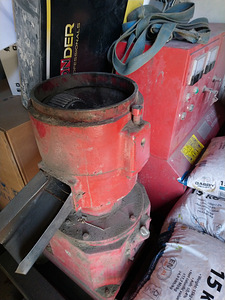 Pelletipress (2 foto / 2)