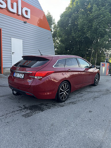 Hyundai i40. Регистрационный сбор оплачен. (7 фото из 10)