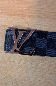 Черный ремень Louis Vuitton (2 фото из 4)