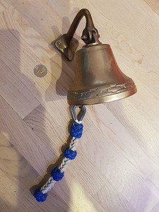 Колокол (2 фото из 4)