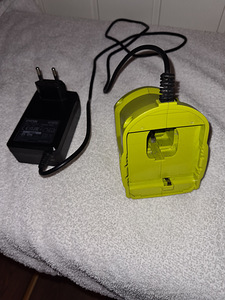 Ryobi зарядка (3 фото из 3)