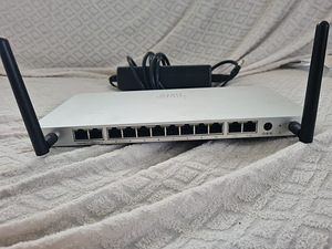 Cisco Meraki MX68W (2 foto / 3)