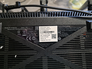 Asus AC1750 (2 фото из 3)