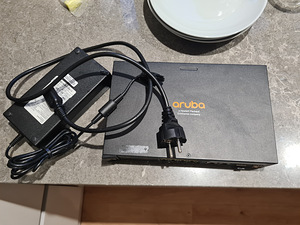 HP Aruba J9774A switch (3 foto / 3)