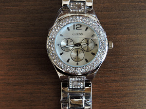 Часы наручные Guess (1 фото из 4)