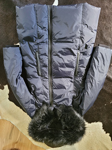Пуховик DKNY M (2 фото из 3)