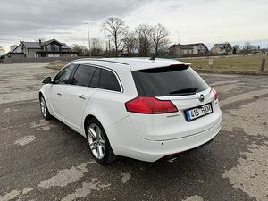Opel Insignia (5 фото из 10)
