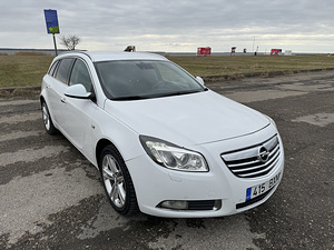 Opel Insignia (7 фото из 10)