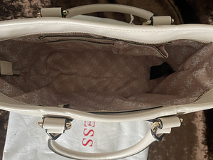 Сумка GUESS (3 фото из 3)