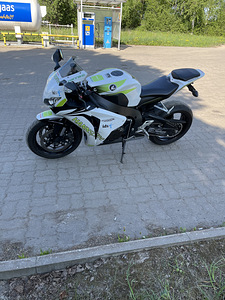 Honda CBR 1000RR 2009 (2 фото из 4)