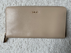 DKNY rahakott (1 foto / 4)
