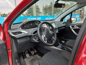 Peugeot 2008 (5 фото из 10)