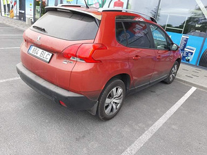 Peugeot 2008 (10 фото из 10)