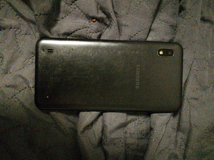 Müün telefoni (1 foto / 2)