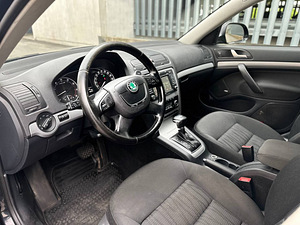 Skoda Octavia (9 фото из 11)