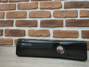 Xbox 360, 2 gamepad, 23 game, cinnect (1 foto / 5)