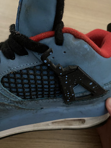 Müün Jordan 4 Travis Scott tossud (9 foto / 9)