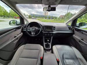 Volkwagen Sharan (5 foto / 7)
