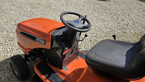 Murutraktor Husqvarna LTH151 (2 foto / 3)