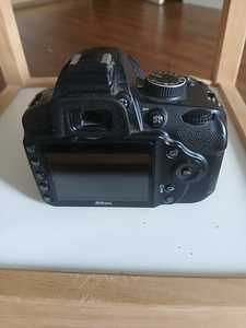 Nikon D3200 (2 foto / 5)