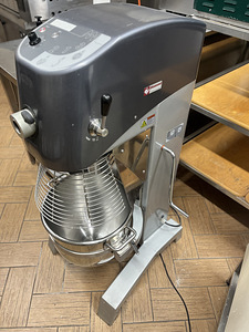 Universaalajam Diamond BM-30AT/N (1 foto / 2)