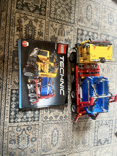 LEGO Technic 42024 – контейнеровоз