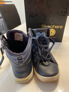 Skechers vabaajajalatsid, suurus 31