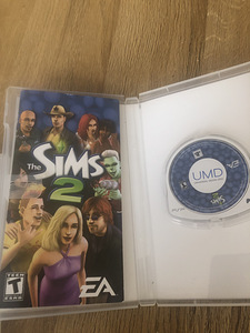 Psp The sims 2 . Call of duty(roads to victory) (2 foto / 3)