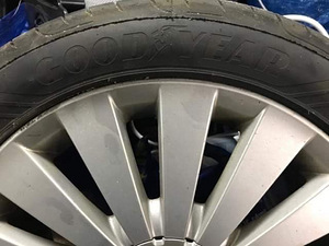 Veljed VW+ Suverehvid Goodyear Asymmetric 3 235/45/17 XL (2 foto / 7)