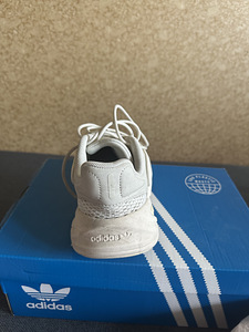 Кроссовки Adidas Ozelia (4 фото из 6)