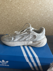 Кроссовки Adidas Ozelia (5 фото из 6)