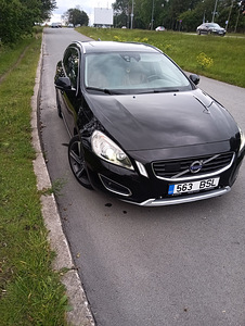 Volvo v60 2010 (3 фото из 12)
