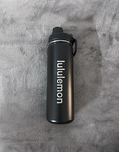 Lululemon Musta Juomapullo 700ML (3 valokuva sivusta 3)