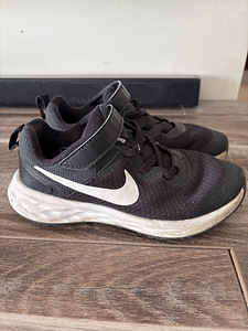 Nike 32 (2 foto / 4)