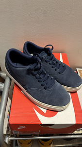 Nike 37,5 tumesinised (1 foto / 4)