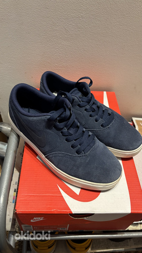 Nike 37,5 tumesinised
