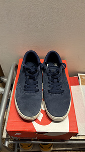 Nike 37,5 tumesinised (2 foto / 4)