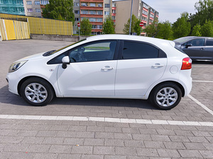Kia Rio (10 фото из 10)