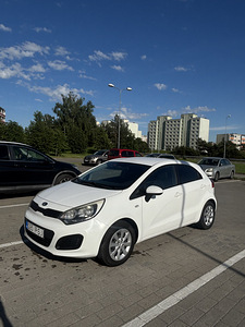Kia Rio (2 foto / 10)