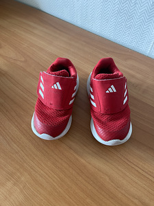 Adidased (1 foto / 2)