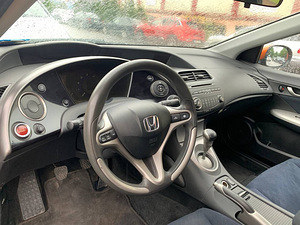 Honda Civicu rent – särav, ökonoomne. Volt/Bolt (4 foto / 8)