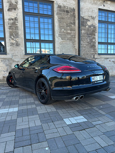 M/V Porsche Panamera (3 foto / 12)