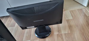 2 Samsung monitori + HP ZR2240w (IPS) (3 foto / 4)