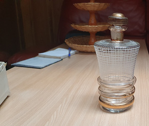 Античный графин. (2 фото из 3)