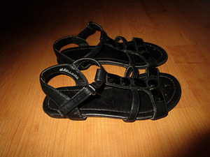 Mustad rihmikud, 33 (1 foto / 3)
