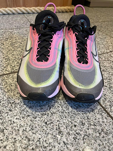 Sneakers –Nike AIR MAX 2090 (2 foto / 3)