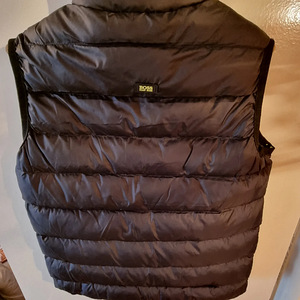 Hugo Boss vest, uus. (2 foto / 5)