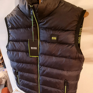 Hugo Boss vest, uus. (5 foto / 5)