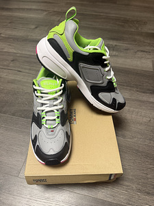 Uued Tommy Hilfiger tossud poes 139.90 suurus 41 (2 foto / 4)