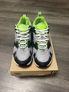 Uued Tommy Hilfiger tossud poes 139.90 suurus 41 (3 foto / 4)